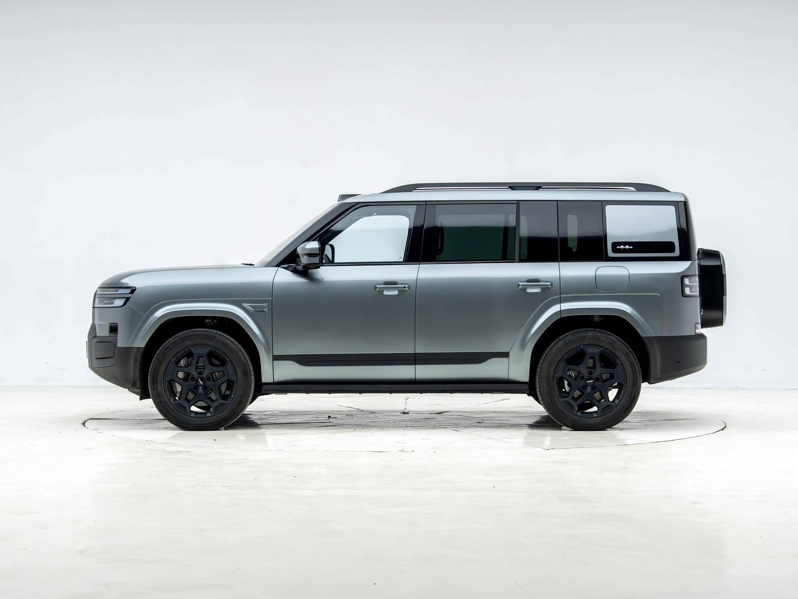 Vehicle photo — rear three-quarter view