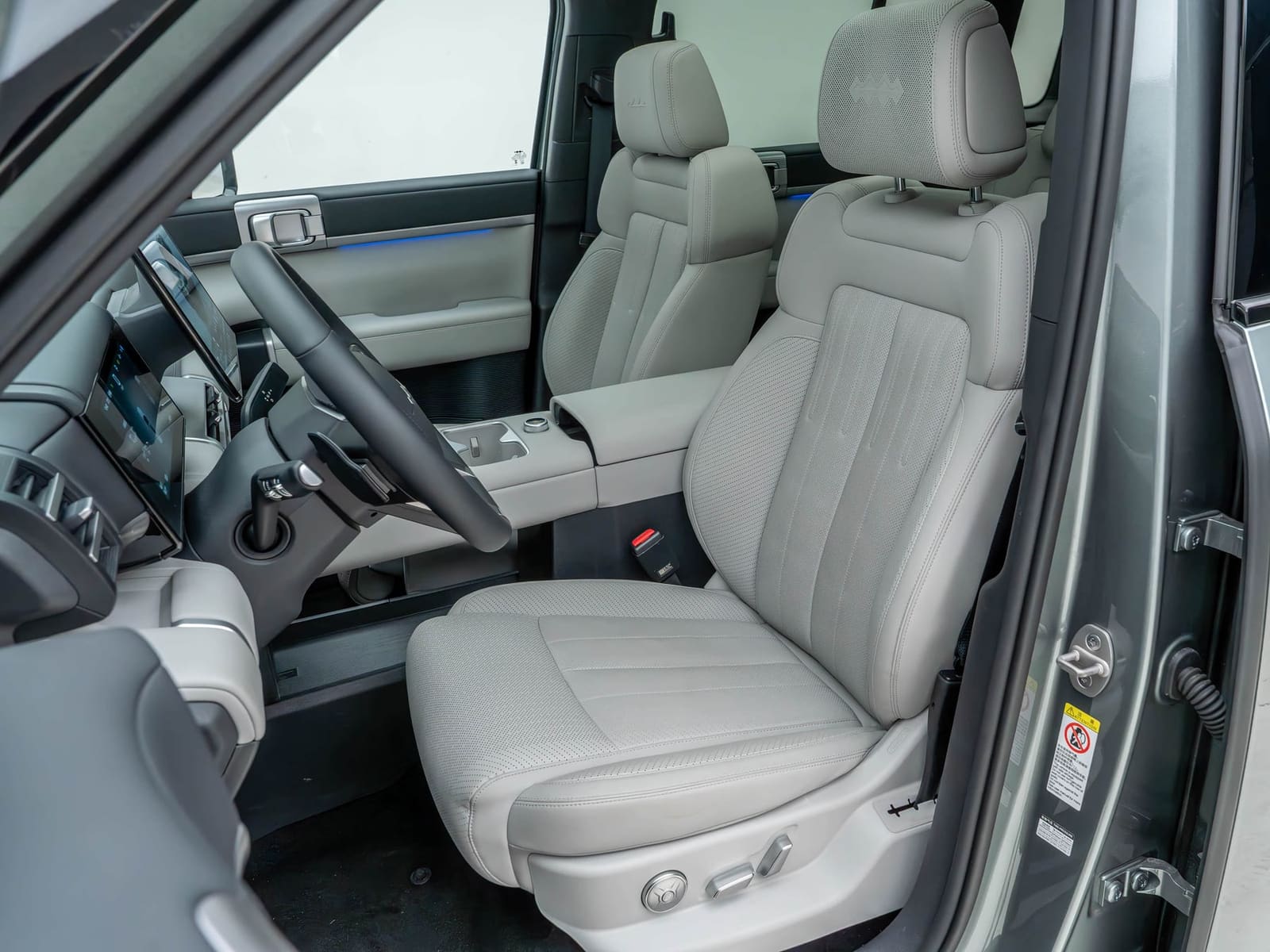 Vehicle photo — interior