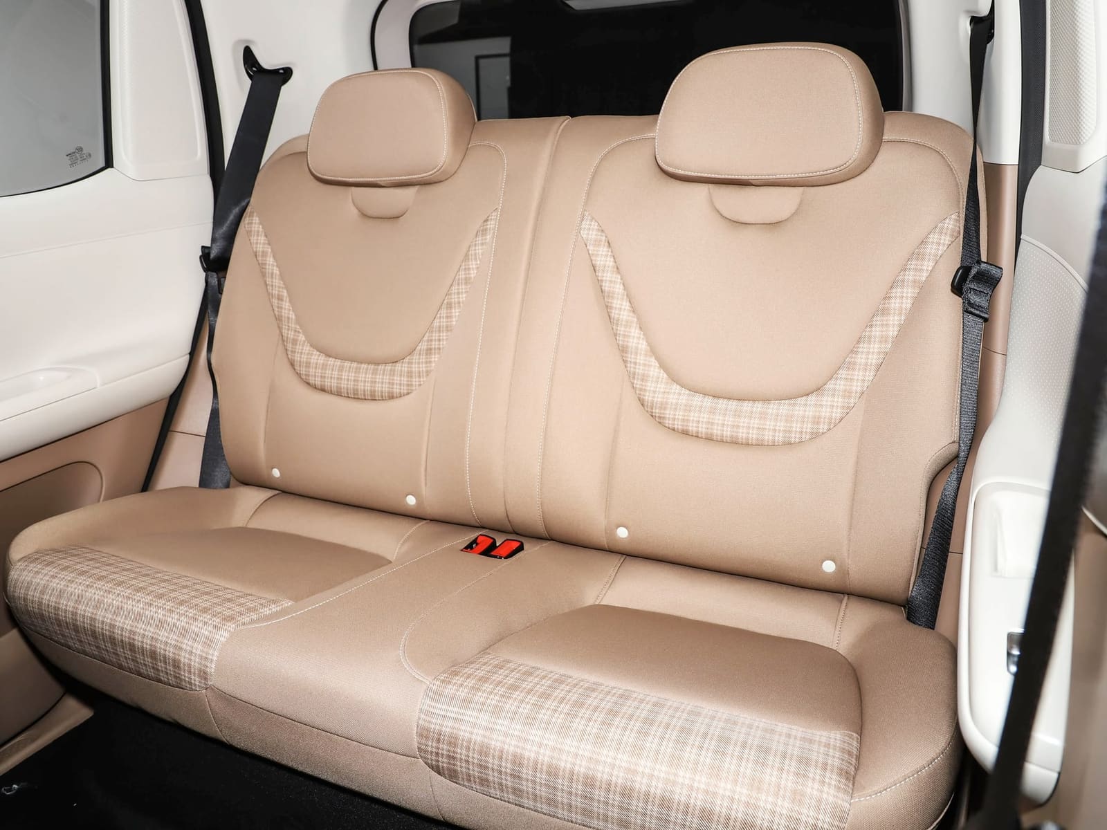 Vehicle photo — seats