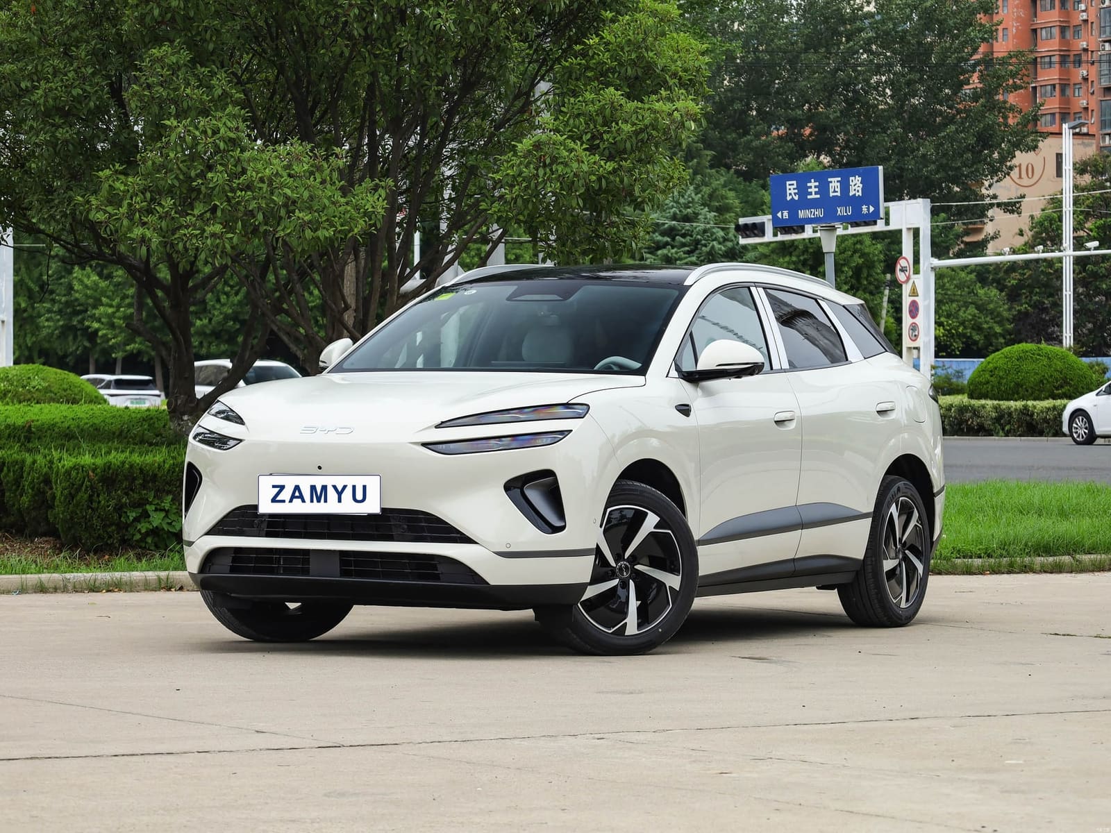 Vehicle photo — front three-quarter view