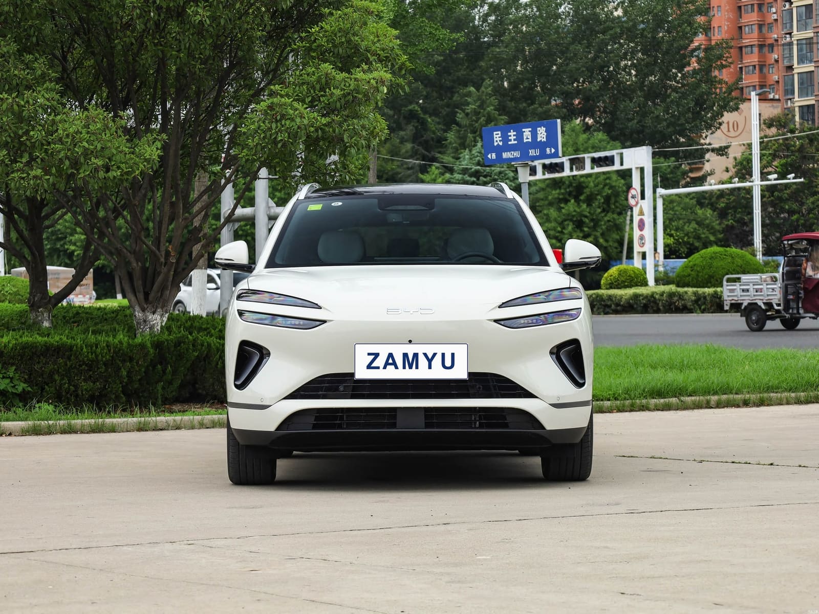 Vehicle photo — front three-quarter view