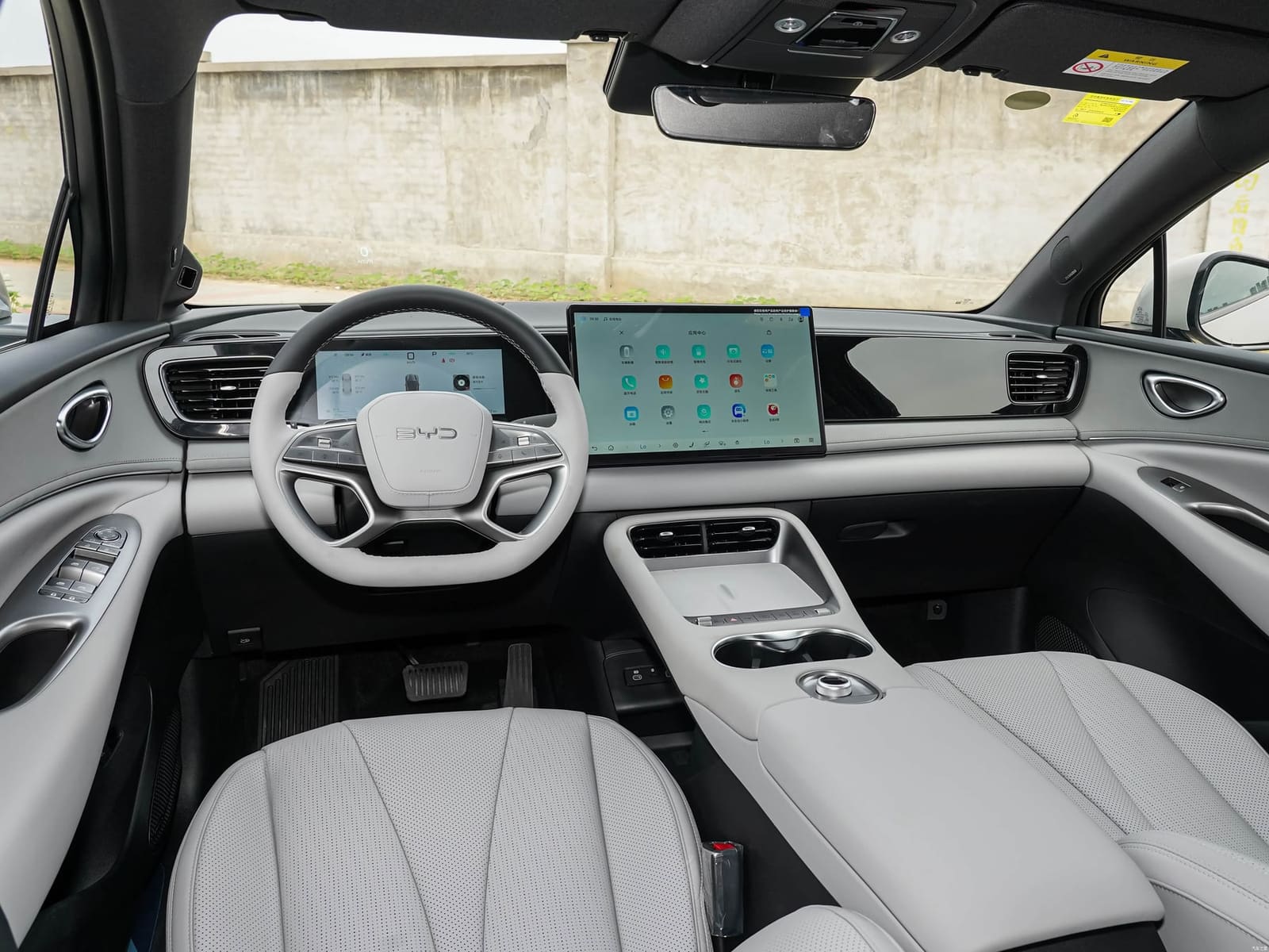 Vehicle photo — side profile