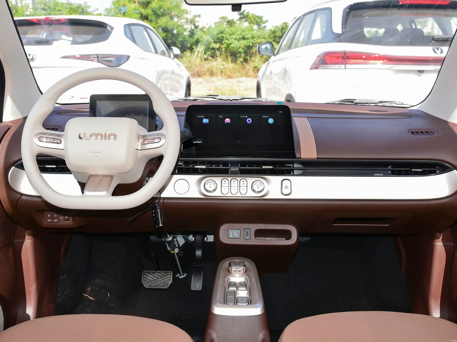 Vehicle photo — rear three-quarter view