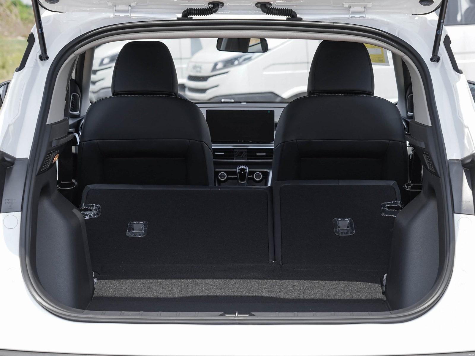 2025 Geely Binyue dark grey — boot