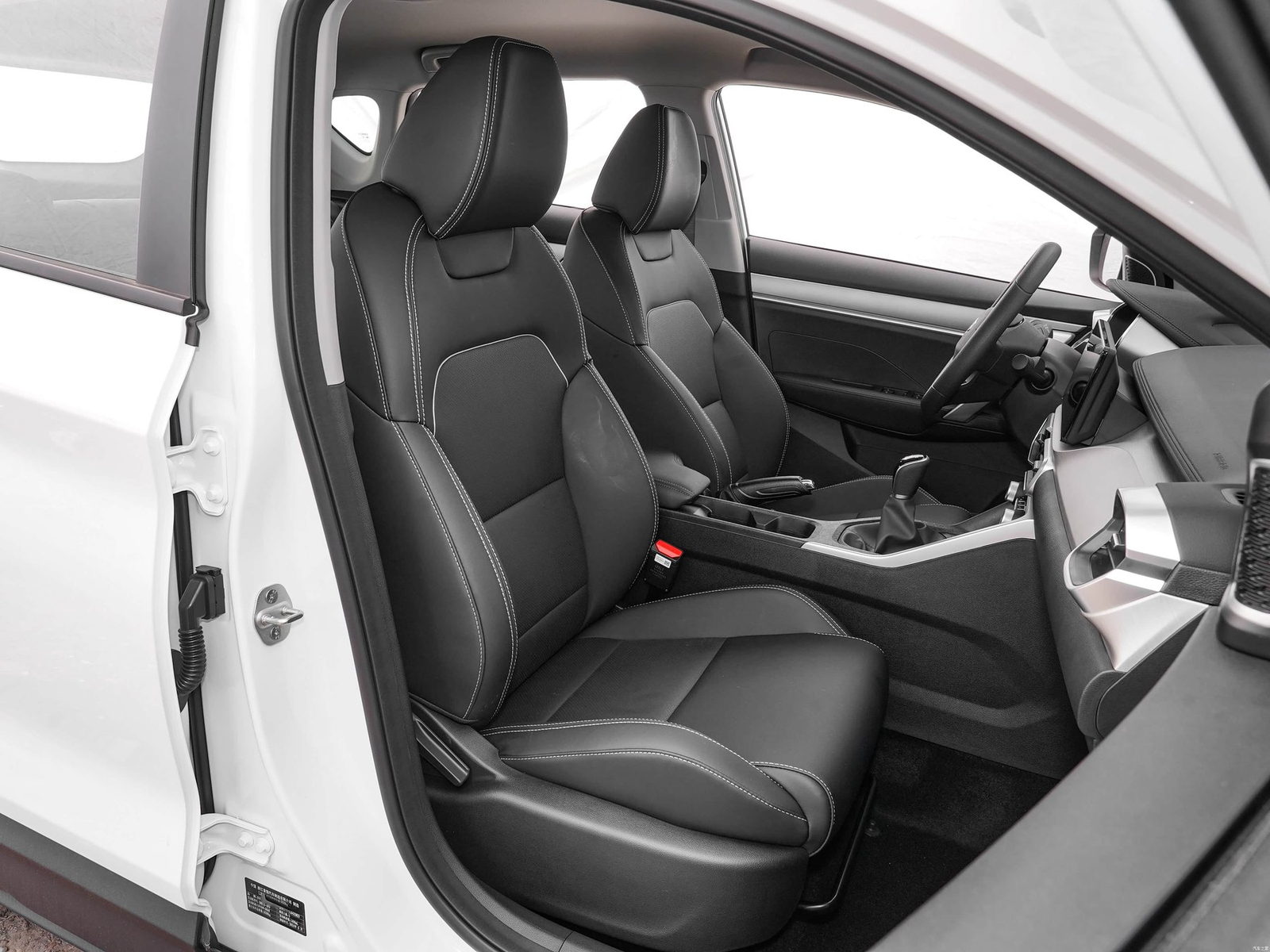 2025 Geely Binyue dark grey — seats