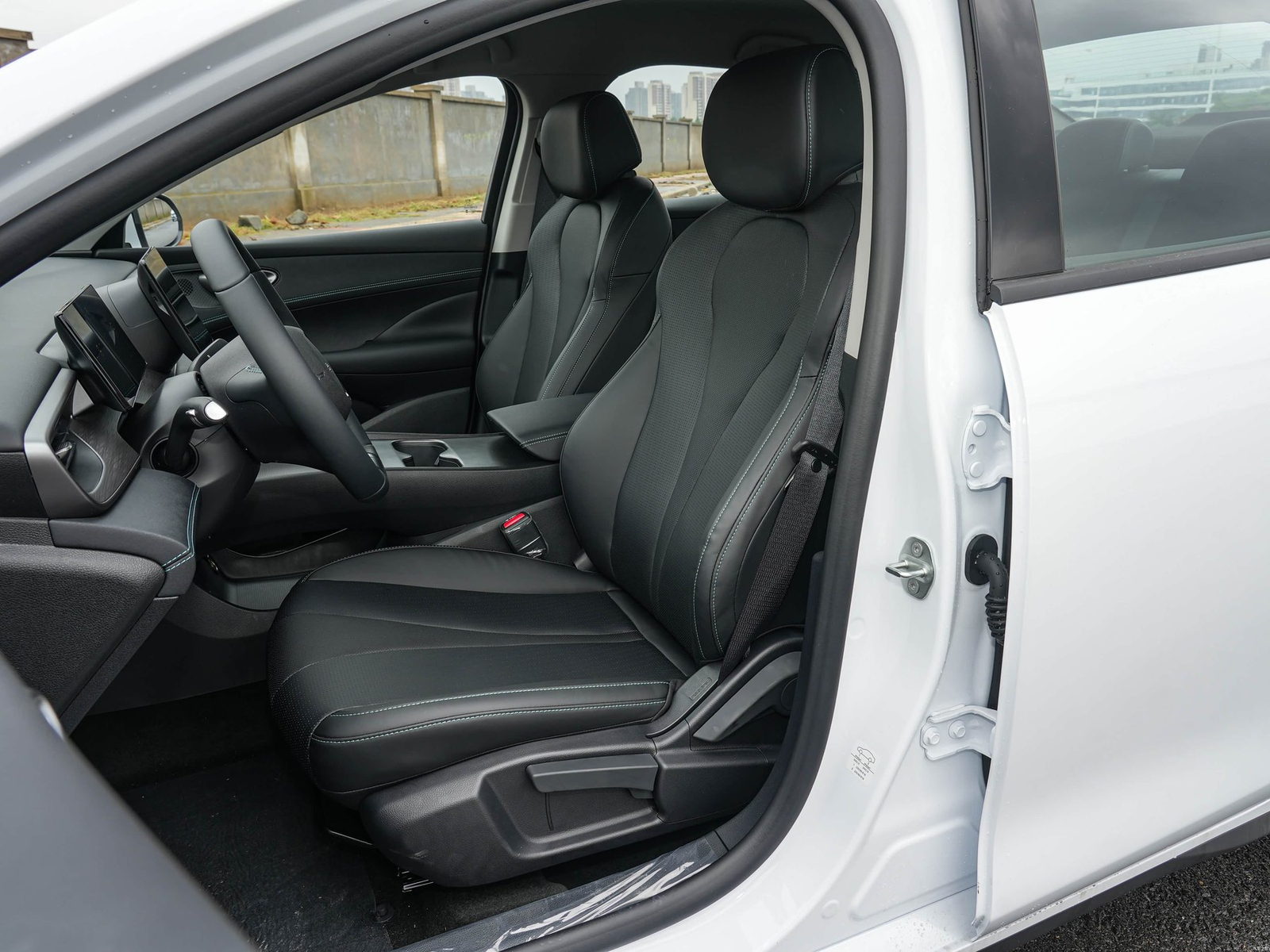 2026 BYD Seal 05 — seats