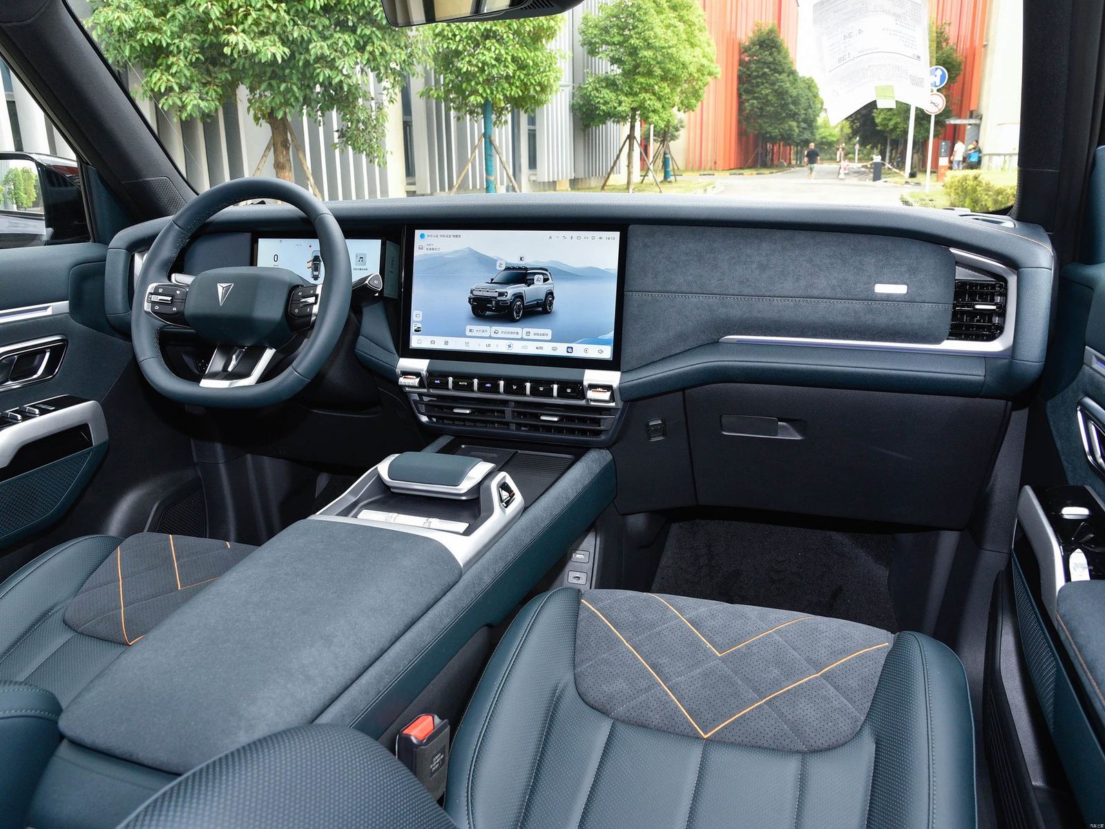 2025 Deepal G318 — interior