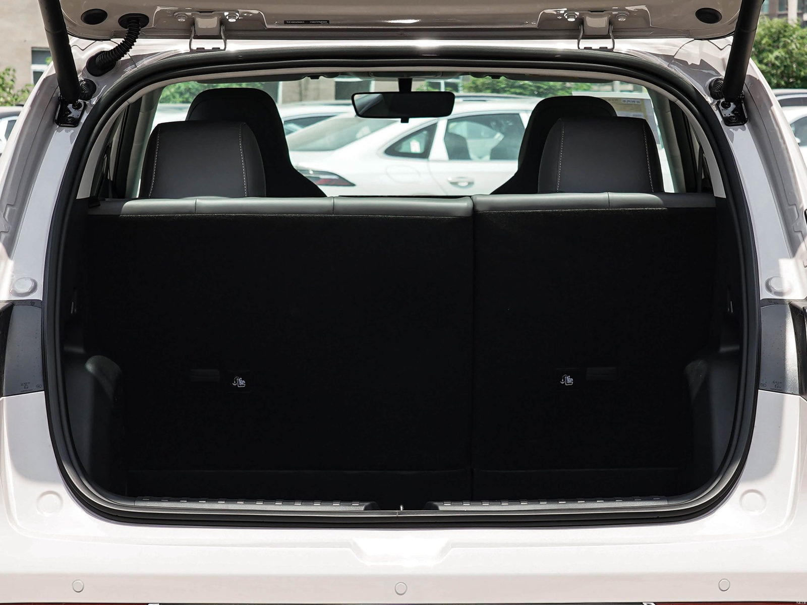 2026 Geely Xingyuan — boot