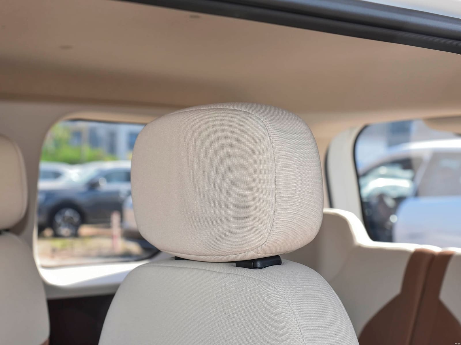 Vehicle photo — steering wheel