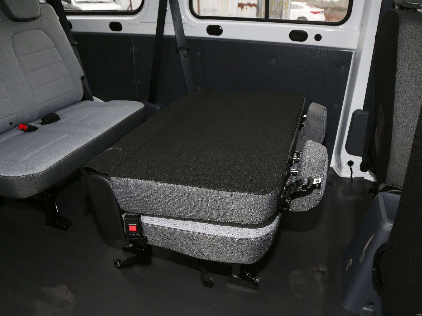 2026 Wuling Yangguang — boot